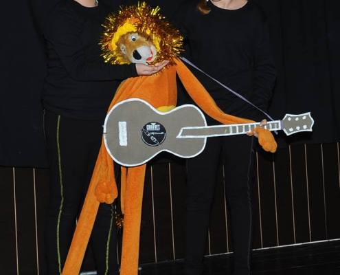 ילדים_ובובה